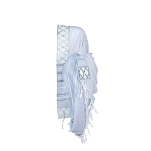 טלית דגם מעוינים בשיבוץ מגיני דוד כסף - תכלת